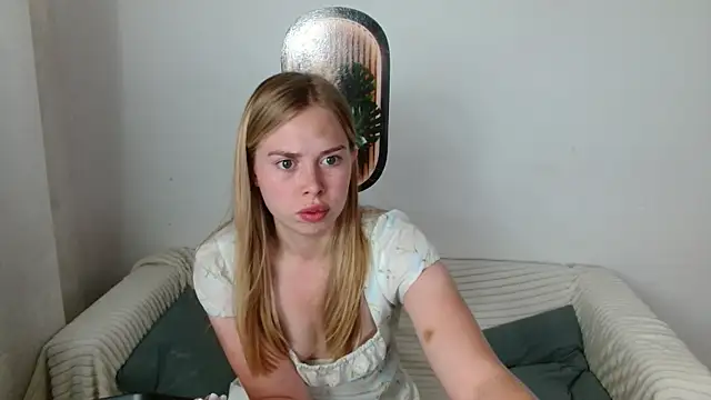 sofiaa here online show from 06-23-26, 12:08