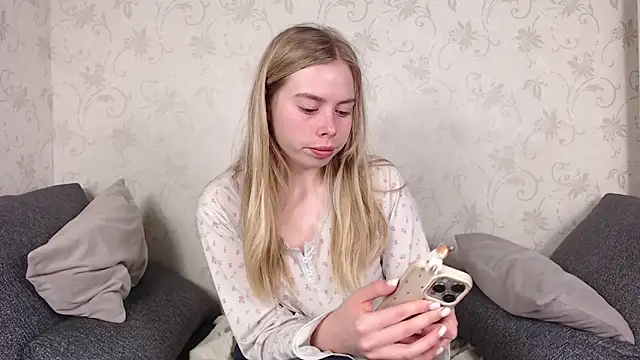 sofiaa here online show from 04-29-26, 12:15