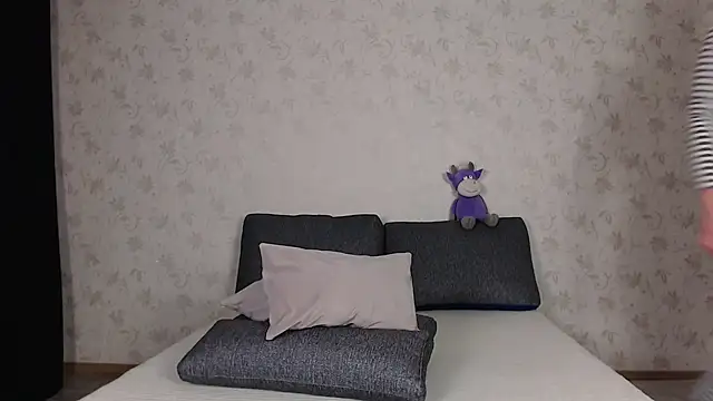 sofiaa here online show from 06-01-26, 11:59