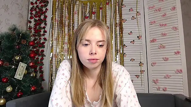 sofiaa here online show from 12-16-25, 12:04