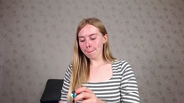 sofiaa here online show from 05-28-26, 12:07