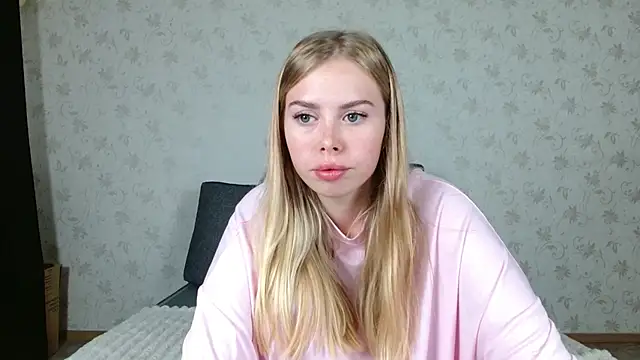 sofiaa here online show from 07-25-26, 10:38