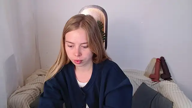 sofiaa here online show from 06-11-26, 12:01