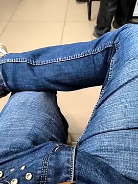 Snapshot of faaseel chatting on 10-18-25, 05:53 faaseel online show from 10-18-25, 05:53