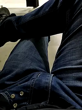 Snapshot of faaseel chatting on 10-11-25, 11:44 faaseel online show from 10-11-25, 11:44