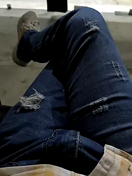 Snapshot of faaseel chatting on 10-13-25, 10:28 faaseel online show from 10-13-25, 10:28