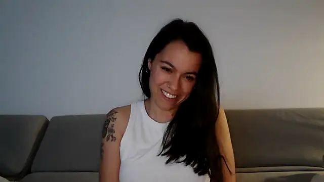 Snapshot of AmaraBella69 chatting on 12-22-24, 10:25 AmaraBella69 online show from 12-22-24, 10:25