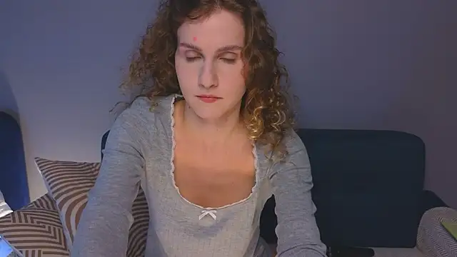 Snapshot of KarinaCurly chatting on 02-05-25, 01:15 KarinaCurly online show from 02-05-25, 01:15