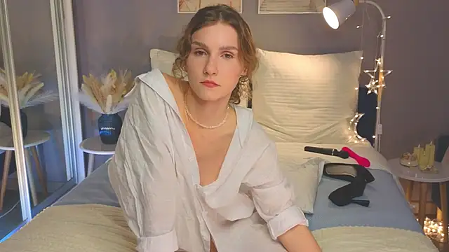 Snapshot of KarinaCurly chatting on 01-13-25, 12:30 KarinaCurly online show from 01-13-25, 12:30