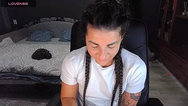 Aria Dl online show from 11-13-25, 12:31