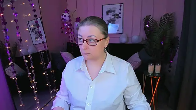 Snapshot of AlexandraKind chatting on 02-15-26, 08:52 AlexandraKind online show from 02-15-26, 08:52