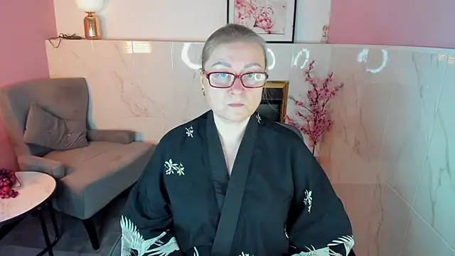 AlexandraKind online show from 11-16-25, 01:38