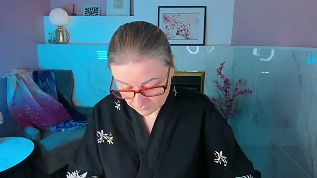 AlexandraKind online show from 12-20-25, 01:36