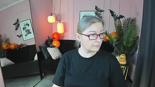 AlexandraKind online show from 10-31-25, 08:38