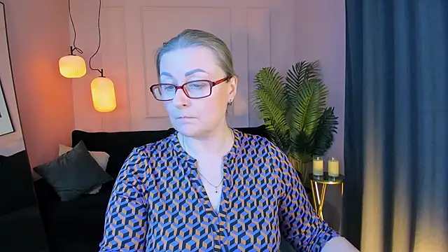 AlexandraKind online show from 12-18-25, 01:44