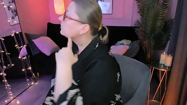 Snapshot of AlexandraKind chatting on 02-10-26, 09:14 AlexandraKind online show from 02-10-26, 09:14