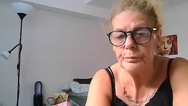 Snapshot of housewife_shantie chatting on 07-08-26, 01:34 housewife shantie online show from 07-08-26, 01:34