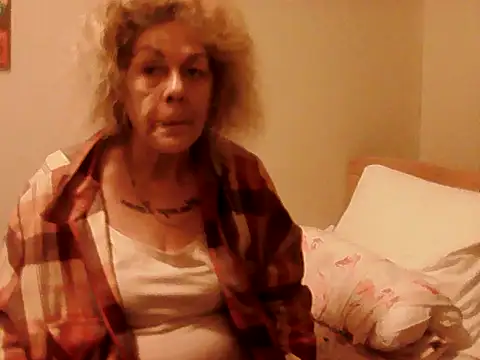 housewife shantie online show from 04-19-26, 02:56