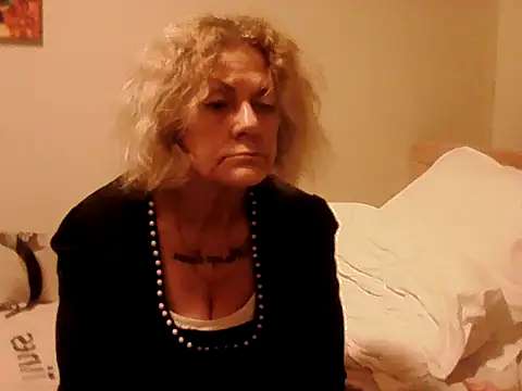 housewife shantie online show from 03-19-26, 01:16