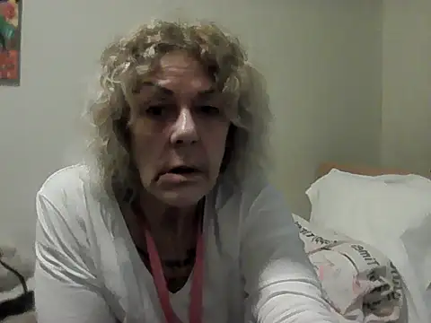 housewife shantie online show from 03-08-26, 07:11
