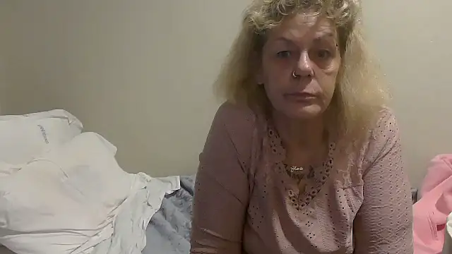 Snapshot of housewife_shantie chatting on 10-04-25, 08:05 housewife shantie online show from 10-04-25, 08:05