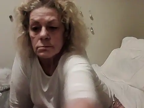 housewife shantie online show from 11-28-25, 07:14