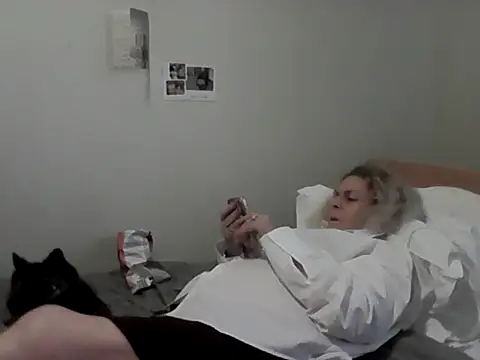 housewife shantie online show from 02-01-26, 11:52