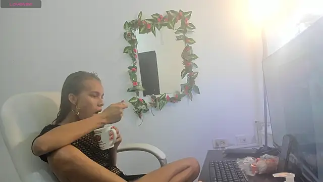 lulu 25  online show from 12-29-24, 04:59