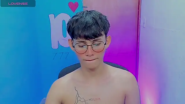 Snapshot of tanjiro_cute chatting on 05-19-26, 10:17 tanjiro cute online show from 05-19-26, 10:17