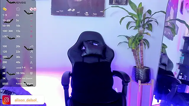 Alisson Wynter online show from 10-31-25, 04:20