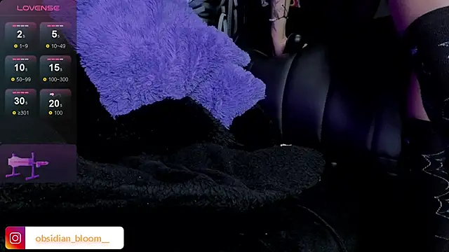 Snapshot of Alisson_Wynter chatting on 06-25-26, 05:12 Alisson Wynter online show from 06-25-26, 05:12