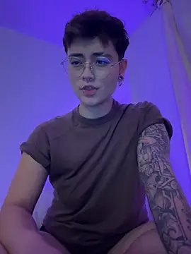 Chriss gomez2 online show from 11-17-25, 09:02