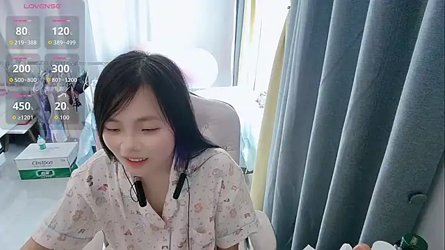Snapshot of Lena-yyds chatting on 10-10-25, 04:24 Lena-yyds online show from 10-10-25, 04:24