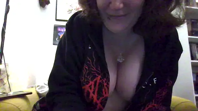 Snapshot of LadyCheschire chatting on 01-12-25, 06:59 LadyCheschire online show from 01-12-25, 06:59