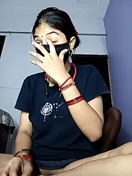 Snapshot of Amzing-Couple chatting on 10-05-25, 03:30 Amzing-Couple online show from 10-05-25, 03:30