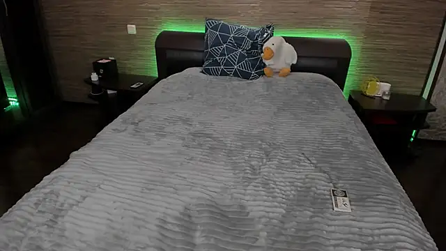 Snapshot of Lust_One_ chatting on 12-13-24, 07:43 Lust One online show from 12-13-24, 07:43