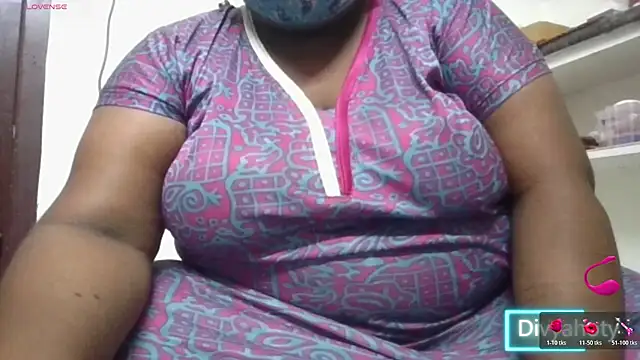 Snapshot of Sexy_Radhikaa chatting on 10-22-25, 08:36 Sexy Radhikaa online show from 10-22-25, 08:36