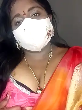 Snapshot of Sexy_Radhikaa chatting on 02-07-25, 06:03 Sexy Radhikaa online show from 02-07-25, 06:03