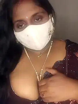 Snapshot of Sexy_Radhikaa chatting on 03-17-25, 04:43 Sexy Radhikaa online show from 03-17-25, 04:43