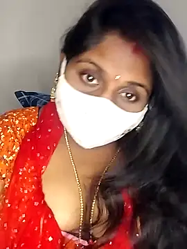 Snapshot of Sexy_Radhikaa chatting on 02-26-25, 10:27 Sexy Radhikaa online show from 02-26-25, 10:27