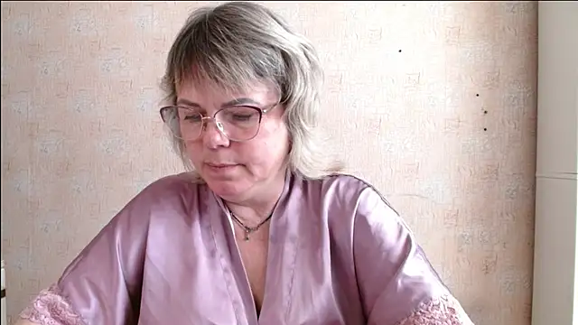 Snapshot of sweetsunset11 chatting on 06-16-26, 03:45 sweetsunset11 online show from 06-16-26, 03:45