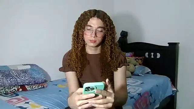 Snapshot of CELESSTESeductora chatting on 02-19-25, 06:10 CELESSTESeductora online show from 02-19-25, 06:10