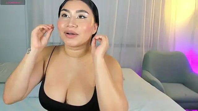 Snapshot of leylaclintonxx chatting on 10-18-25, 02:19 leylaclintonxx online show from 10-18-25, 02:19