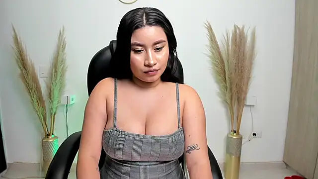 Snapshot of leylaclintonxx chatting on 12-21-24, 05:25 leylaclintonxx online show from 12-21-24, 05:25