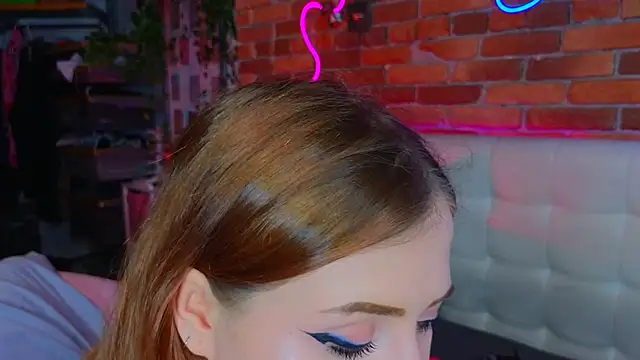 Snapshot of LinaQik chatting on 03-04-25, 08:49 LinaQik online show from 03-04-25, 08:49