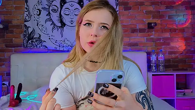 Snapshot of LinaQik chatting on 02-16-25, 07:16 LinaQik online show from 02-16-25, 07:16