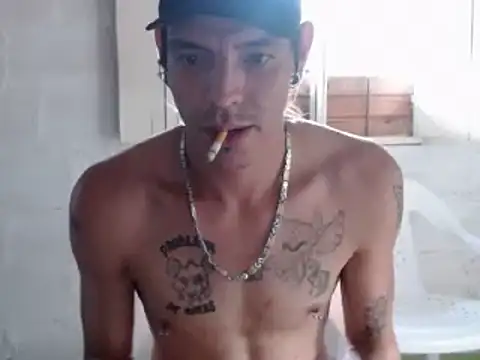 Snapshot of tayler_punk_noise chatting on 12-31-24, 08:12 tayler punk noise online show from 12-31-24, 08:12