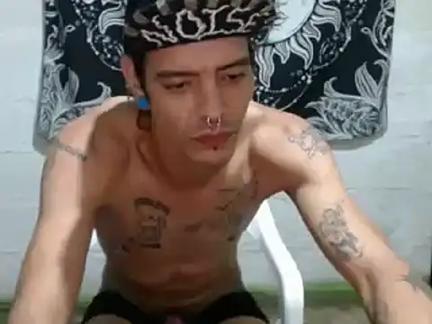 Snapshot of tayler_punk_noise chatting on 12-30-24, 11:17 tayler punk noise online show from 12-30-24, 11:17