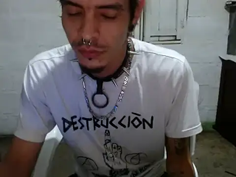 Snapshot of tayler_punk_noise chatting on 12-28-24, 12:36 tayler punk noise online show from 12-28-24, 12:36