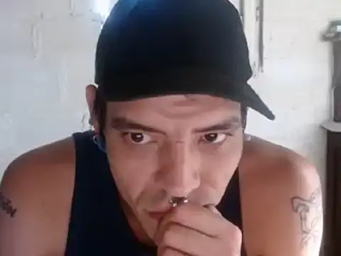 Snapshot of tayler_punk_noise chatting on 01-06-25, 08:50 tayler punk noise online show from 01-06-25, 08:50